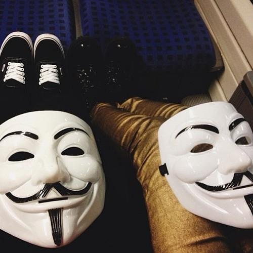 Puntuamos y opinamos. Si quieren mandar alguna confesión pueden hacerlo, nosotras le contamos al mundo▲