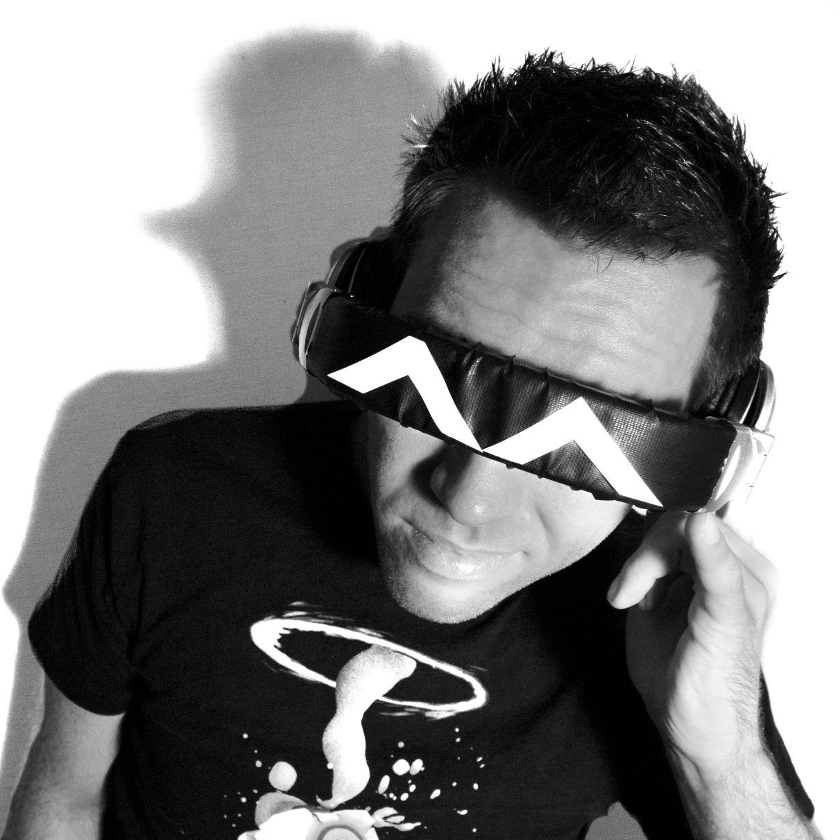Producer, DJ, Motion Designer, gamer, traveller, movielover and inventor. I like dogs.
