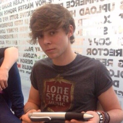 lilixsashton's profile picture. free follow from @ashtonidc
