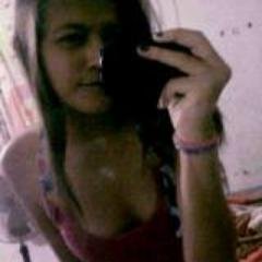Paso por aqui, a decirte que te quiero con mi vida mi niña, contigo en la buenas y en la malas,siempre estare contigo mi niña♥ Por Aqui; @MeDiceMordelona♥.