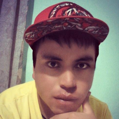 Se define como una persona alegre, pasional, sincero y muy directo. . . amador del Rap & Futbol.. WhatsApp : 2761023462