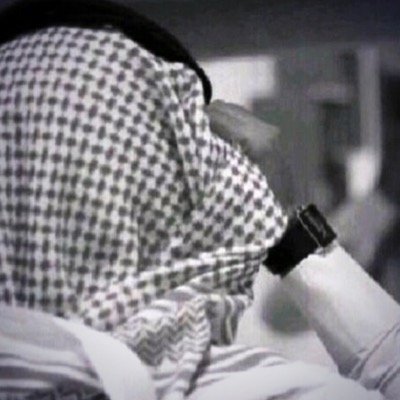 الورد لا كثرت يدين العرب حوله ...حتى ولو ما انقطف ماااااااا عااااااد يغريني. .