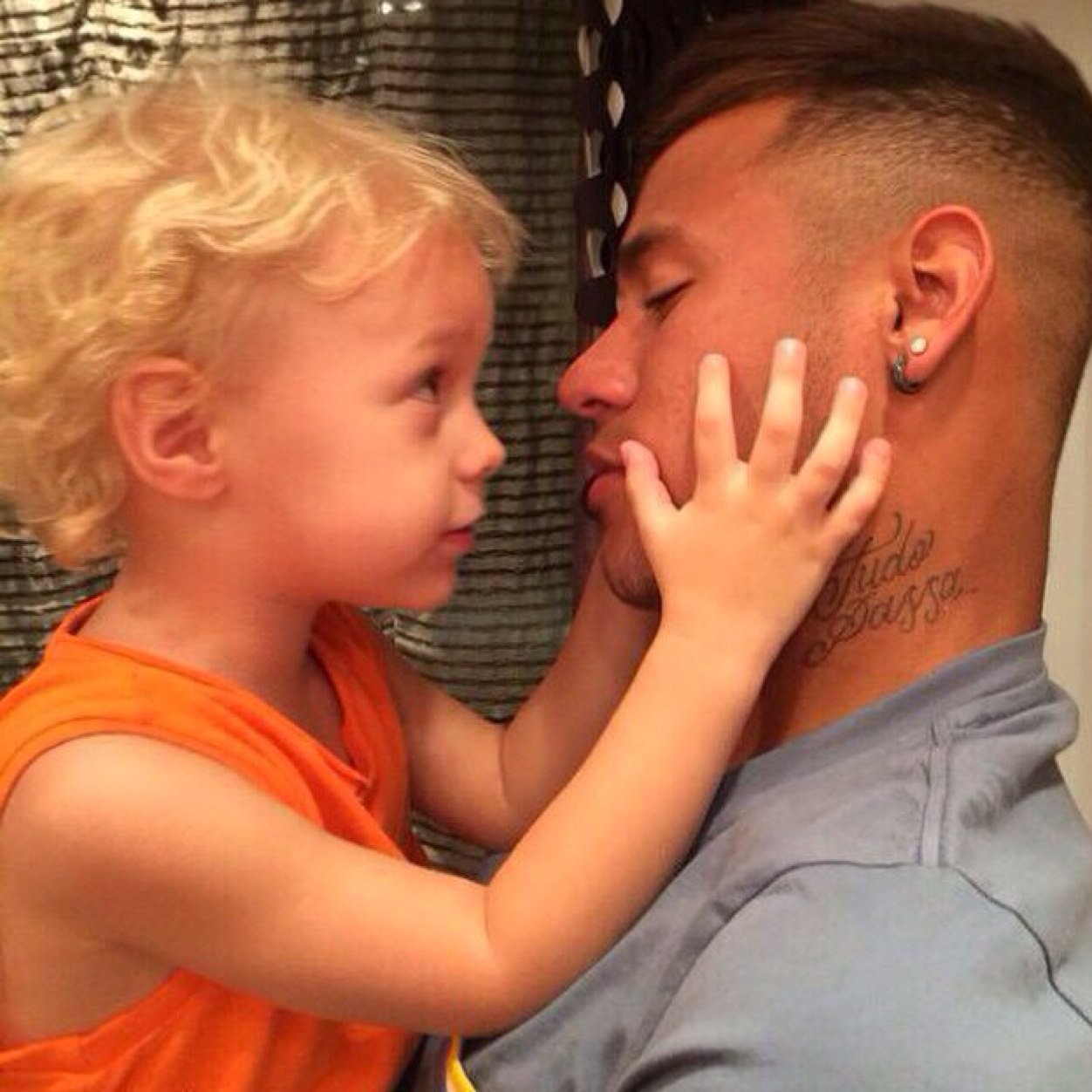 Sou fã dos seus olhos… @Neymarjr