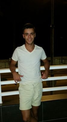 LorenzoMonzo's profile picture. si algo bueno se va algo mejor vendra....
Fiel a mis principios #RM