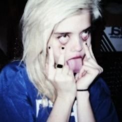 {19} 《you stupid motherfucker, get out of my way. 》Un poquito mal hablada, pero.. solo un poquito.