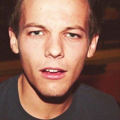 Iwteyes's profile picture. More than 50 shades like this boy has blue eyes one day then purple and green the next tf https://t.co/H34irRoCYs