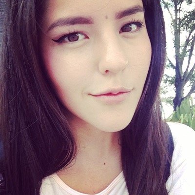 Este Twitter pueden seguirme los que quieran si aman a los de platica polinesia lesslie polinesia, karen polinesia, Rafa polinesio, Aria polinesia.
