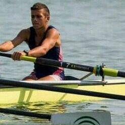 Remero del RCL siempre. Luchador, ambicioso, muy competitivo. Adicto al deporte y acostumbrado a sufrirlo. ¿Perfecto? Siempre puedes hacerlo mejor. Surkam.