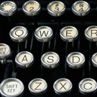 HelenWordsmith's profile picture. 