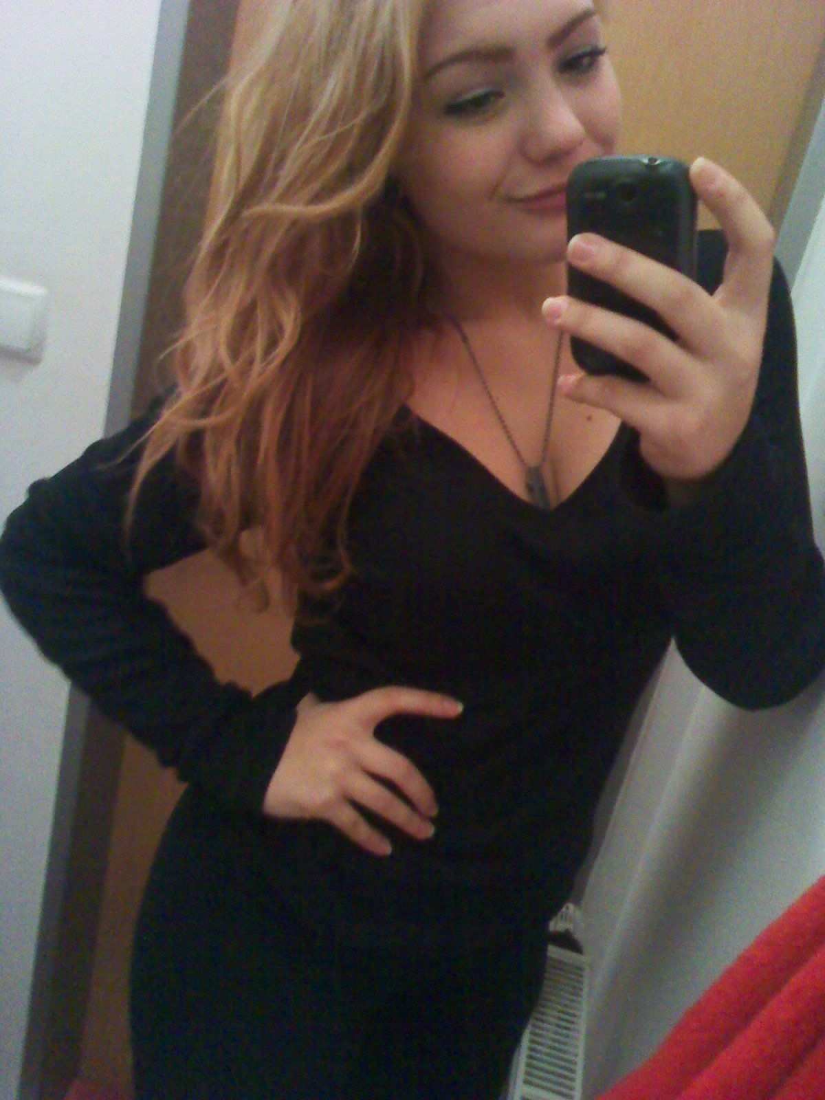 I'm not the type of girl who can fall in love with each boy,hahah. follow me and follow u back!..I love Marilyn Manson,lordi,nirvana,the pretty reckless and I