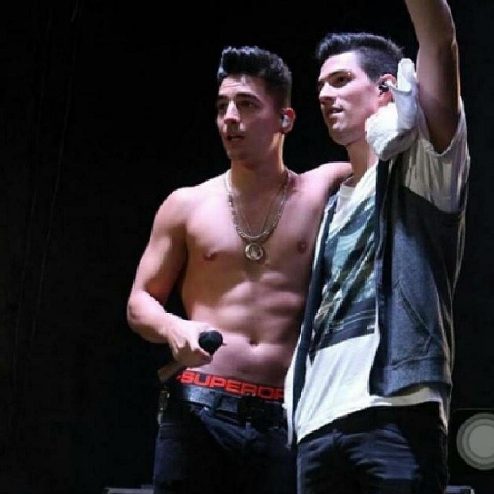 fans club venezuela official de @malumacolombia y @nick_alejandro se les quiere de corazón.. maluma y nick los quiero...