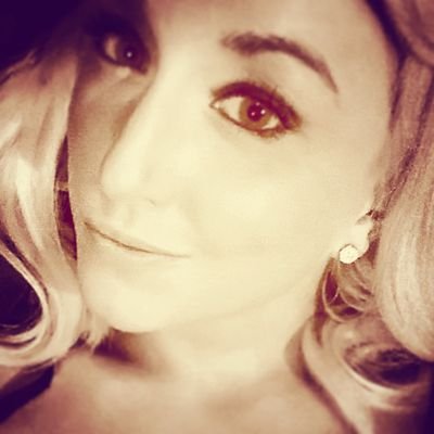 Laurenbcomeau's profile picture. 