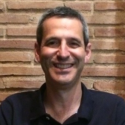 El liderazgo es la capacidad de transformar la vision en realidad.