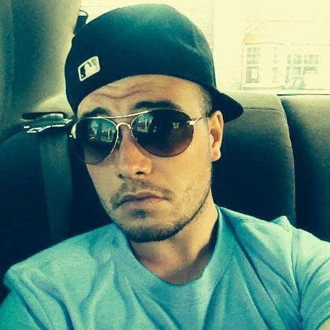 22/college/computer tech/pc gamer/music maker /friends/drinking/movies/fishing/beaches