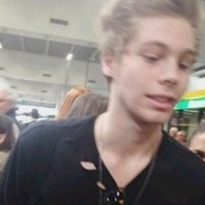 please follow @luaumikey and click the link im bio for a followback ♡