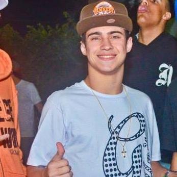 Aqui não é o mundo dos Pais das Maravilhas, Se tu não corre pelo seu progresso, a Dama de Copas te Arranca a Cabeça !