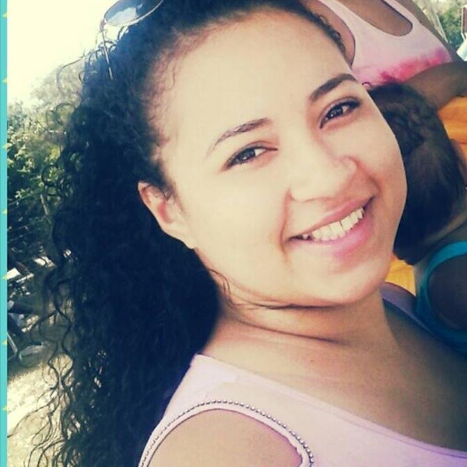 Uma garota super estrovertida, alegre que adora dançar, pois a dança é a linguagem oculta da alma! '