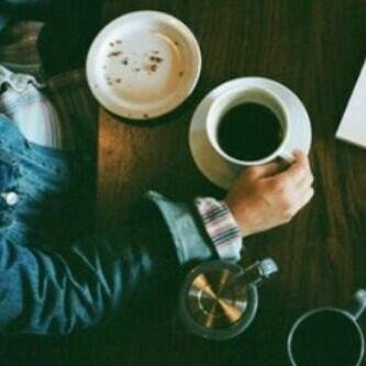 أروع أنسان♡ ​​الذي لا يتكلم كثيراً ' ﻟﮐﻧﮬہ : إذا تكلم أسكَت الكثَير.