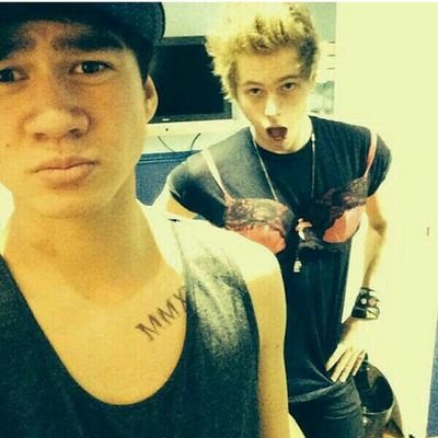calum is daddy af      stop