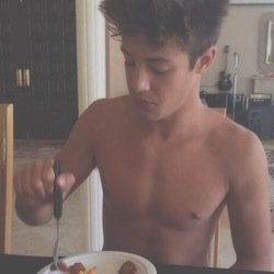 if you want to try to get a cam follow, rt the tweet below! must be following all rules! good luck babes!
