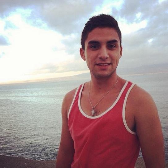 Me gusta vivir la vida, quejarme, ser solidario, ser joven y ser impuntual. 
Futuro minero