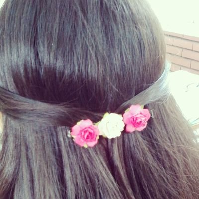 I'm a girl.I love fashion,music and romantic novels.Everyone please FOLLOW ME AND I WILL FOLLOW BACK! :D