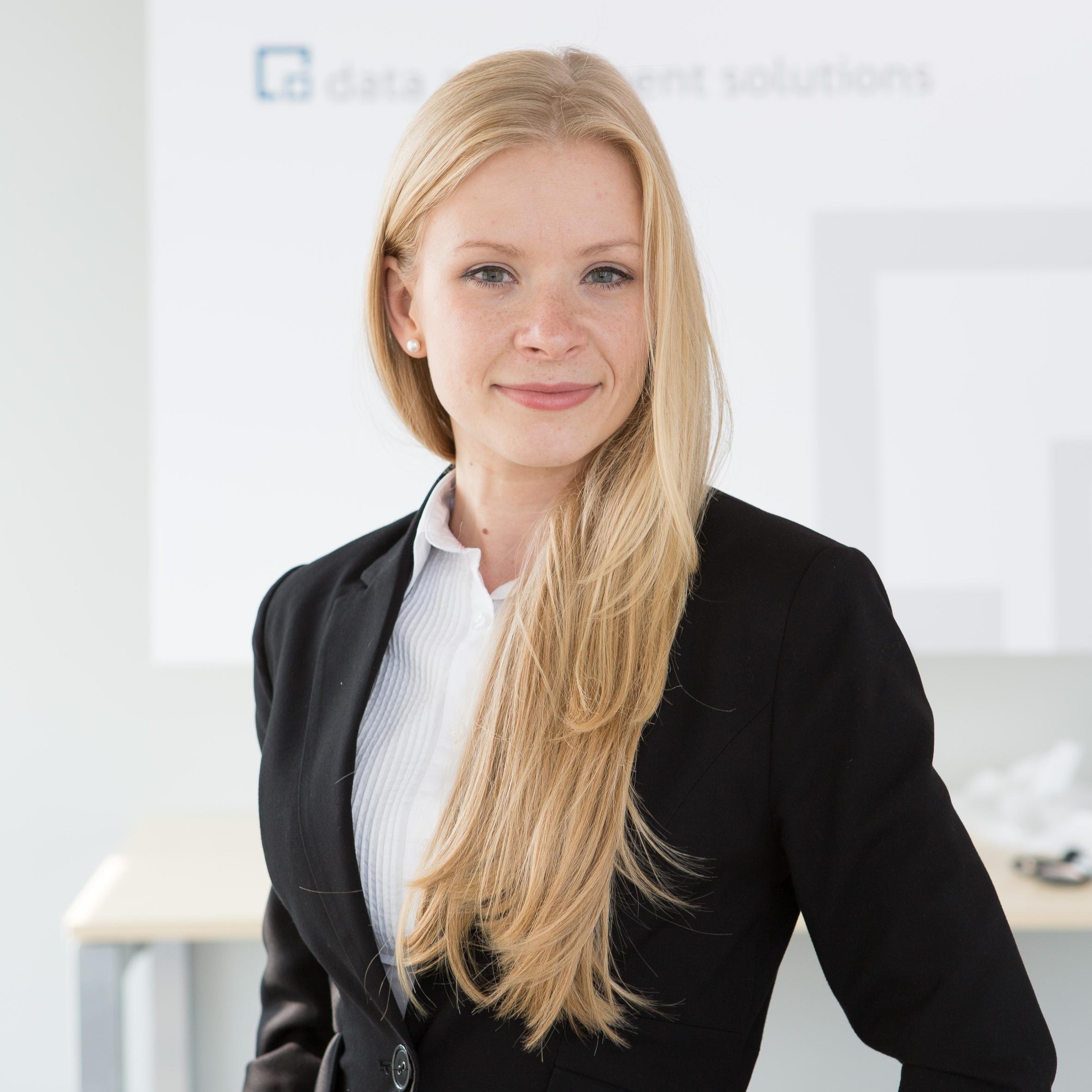 EBelinson's profile picture. Marketing Data Assessment Solutions, serienfreak, buchwurm, backfanatikerin