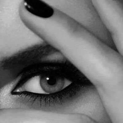 ‏‏أنا أنثىے خلقتے من گبريآءے