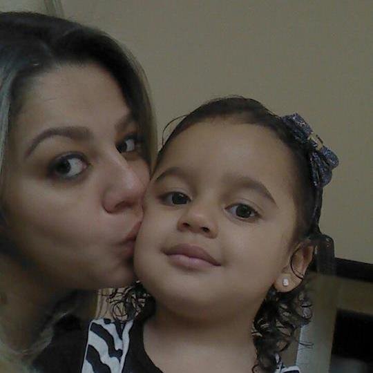 Mãe de uma menininha linda, Lavínia. Bem casada e feliz. Perseverando até o fim!
