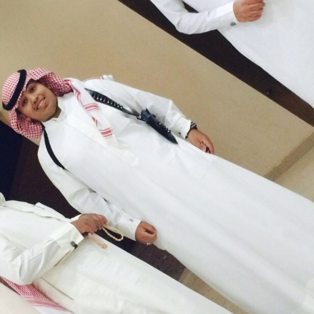 يوم شفت إن الكفن ماله مخابي && كل مايطري على بالي شريته