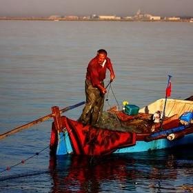 balık olsun deniz olsun ha bide rakı olsun be müzeyyen senar abla! alevi, kızılbaş, dersimli yoldaşım ben.