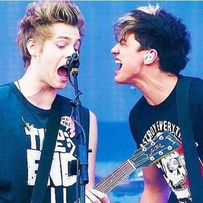 hi i gave you a free follow so follow @BONERIFICLFFORD. don't give up, your sunshine will follow you x