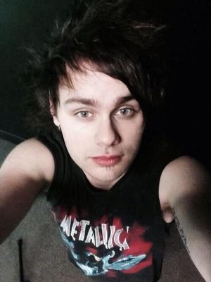 hi i gave you a free follow so follow @BONERIFICLFFORD. don't give up, your sunshine will follow you x