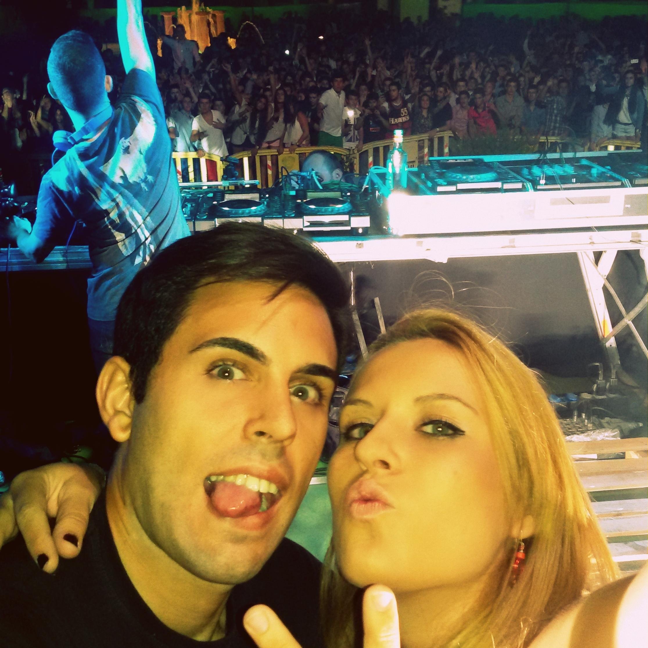 ElectronicCaos's profile picture. Twitter oficial del programa de música ELECTRONIC CAOS. De 21 a 23 cada JUEVES en RaveFM con @sergioalmodovar y @lauralmodovar @raveFM_radio