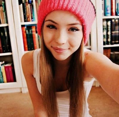 Hi:) My name is Merisa.I am SELENATOR. 14 year old.Follow me-follow back!