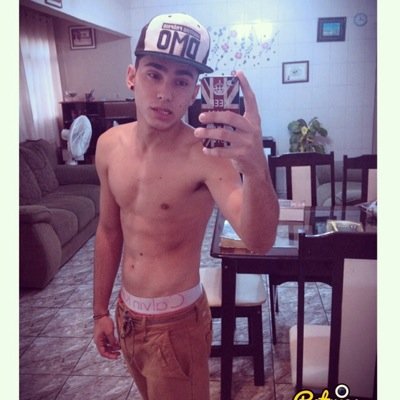 Vinicius Bernardinetti - 18 anos Rapper e vocalista na @BandaRetLions
Insta: @viihBernardinetti
Snap: Bernardinetti