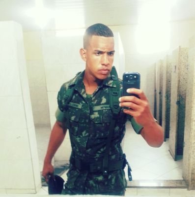 No campo de batalha existe um sentimento chamado camaradagem.