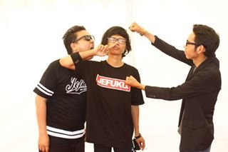 @Paysweet_ » Vocal+Gitar | @adhe_hanantha » Bass+Back Vocal | @BahtiarZulham » Drum | CP : 082225121007 / 2A81424C | Endorse by @Jefuku_Cloth