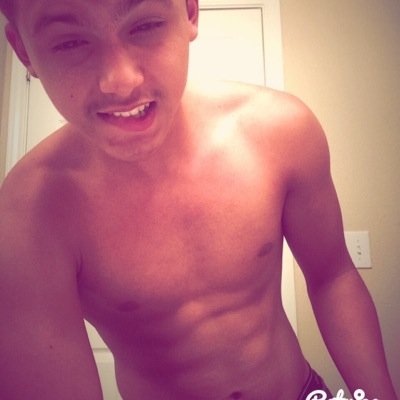 MHS MUSTANGS
Play sports:football,soccer and track
I like to hang out  with friends and like going to partys 
Follow me and ill follow back