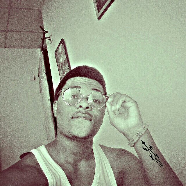 Am a gud luking guy who is luking for gud. Friends male and female plz add me up
