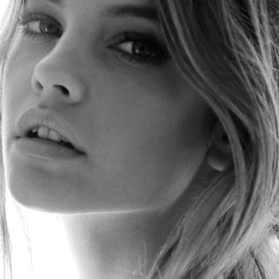 Wanna hear your beating heart tonight, Before the bleeding sun comes alive. I want to make the best of what is left {{#ES #CM}}