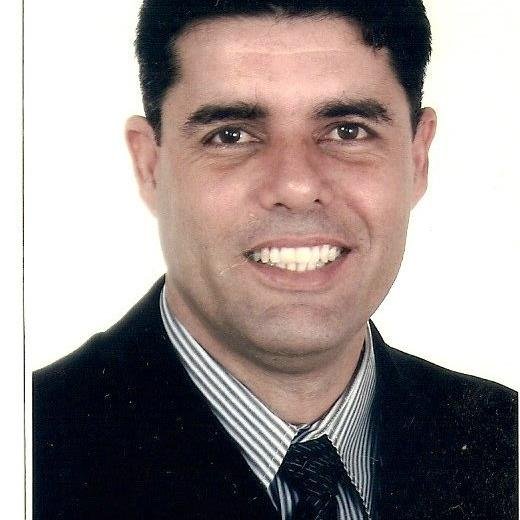 Sou Corretor de Imóveis, casado, no interior do Estado RJ, Tel 24 999447365  24 992487770 2424427808. J&C Corretores Imobiliários.  Creci RJ 49239 CNAI 06349