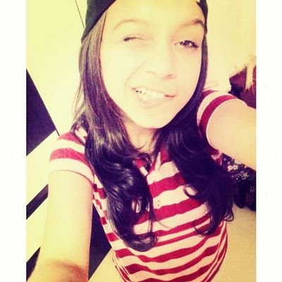 Não mude por causa de ninguém. Quem te ama te aceita, não te julga.