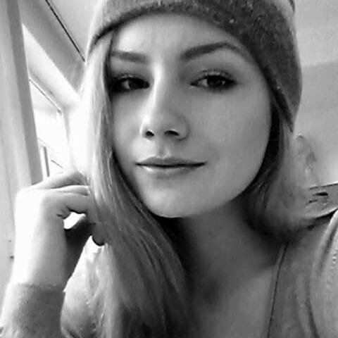 Hey.     Instagram: @allexandragabor    Snapchat: @allegabor