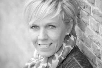 makelaarsassistente bij Tanis Makelaardij & Taxaties; samenwonend; motto:geniet van elke dag en vergeet niet te lachen!