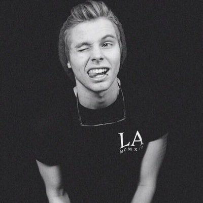 free follow from @punkingmikey she does dms sometimes