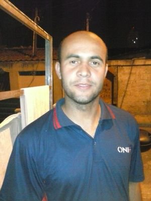Um adorador de Deus, louco por Jesus, surfista, Profissão eletricista.