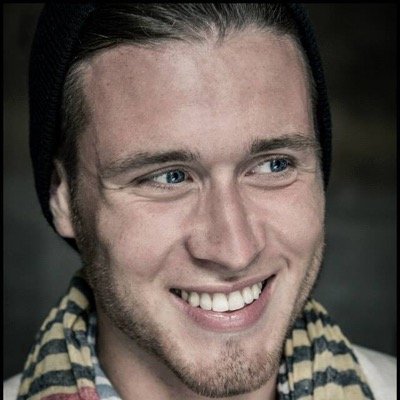 Passionné de sports extrêmes, des médias sociaux & marketing.