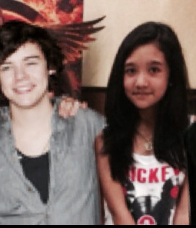 I love lauhg, play guitar and I love my 5 husbands Hazza, Lou, Daddy, Nialler and Dj Malik! Bitch please I'm Jennifer