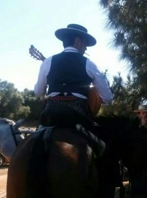 alexvera93's profile picture. de raices cigarreras y corianas.. enamorado del caballo y la guitarra..